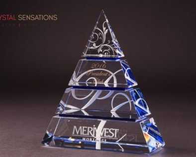 elegant-custom-crystal-trophy-for-corporate-events