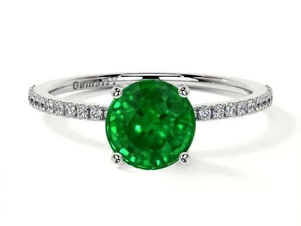buy-067-cts-emerald-ring-with-diamonds-for-women-at-gemsny