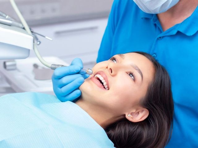 gets-a-whiter-smile-fast-with-teeth-whitening-in-perris