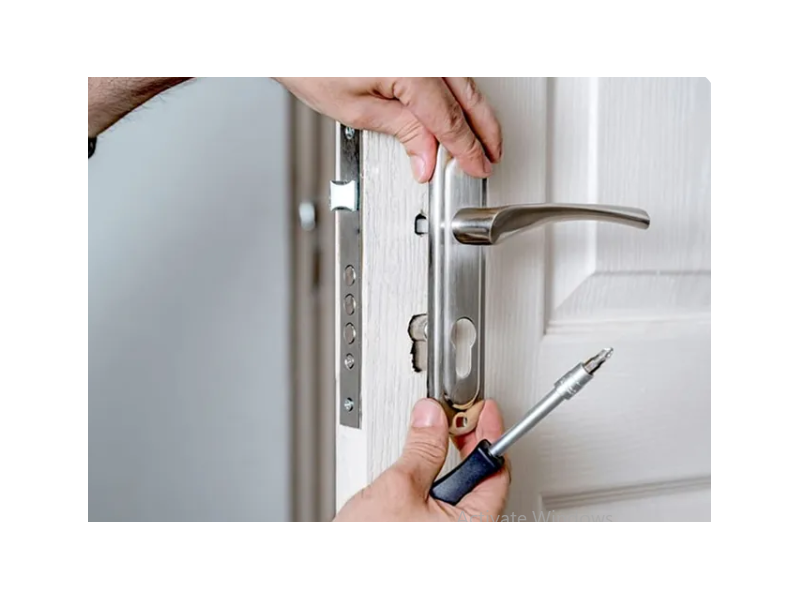 fast-and-affordable-commercial-locksmith-services-small-1