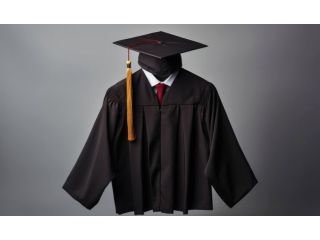 how-can-you-style-your-graduation-cap-and-gown-for-photos-small-0
