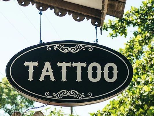 custom-hanging-signs-in-orlando