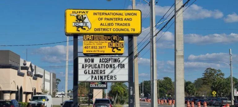 modern-pylon-signs-in-orlando-big-0