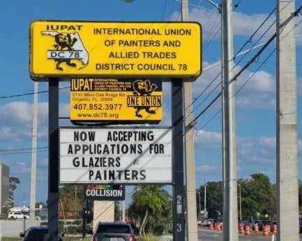modern-pylon-signs-in-orlando