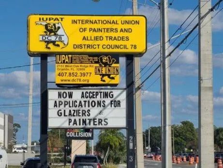modern-pylon-signs-in-orlando