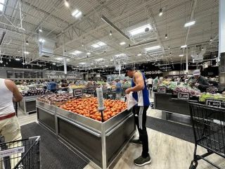 elite-ethnic-grocery-store-in-victory-blvd-for-fine-foods-small-0