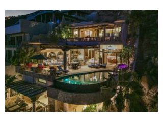 yacht-charte-with-cabo-villa-small-0