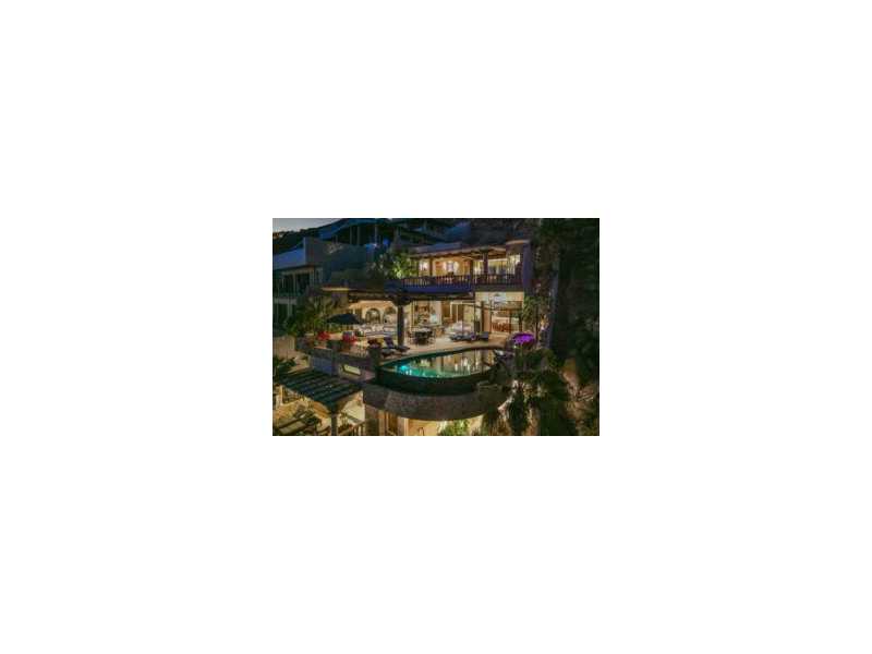 yacht-charte-with-cabo-villa-small-0