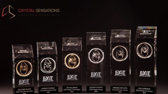 luxury-engraved-crystal-awards-for-special-occasions-big-0