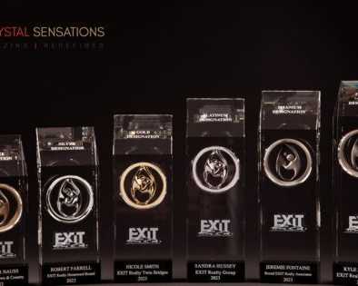 luxury-engraved-crystal-awards-for-special-occasions