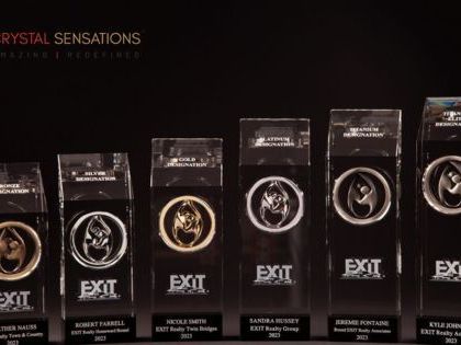 luxury-engraved-crystal-awards-for-special-occasions