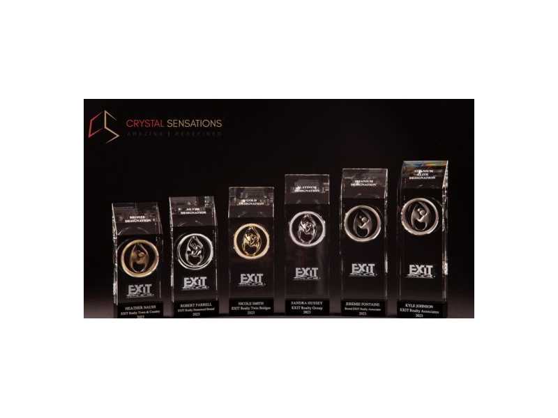luxury-engraved-crystal-awards-for-special-occasions-small-0