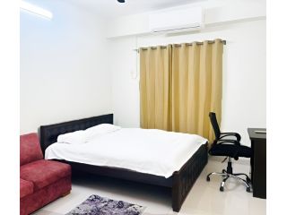 luxury-fully-furnished-2bhk-apartment-for-rent-in-bashundhara-small-1