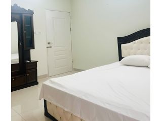 luxury-fully-furnished-2bhk-apartment-for-rent-in-bashundhara-small-2