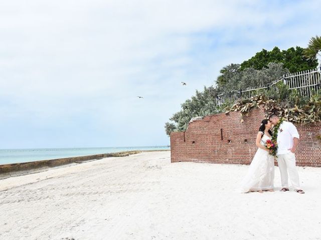 customized-key-west-beach-wedding-packages-family-affair