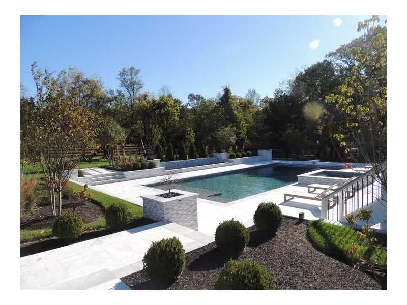 concrete-pool-builders-creating-stylish-and-lasting-pools-small-0
