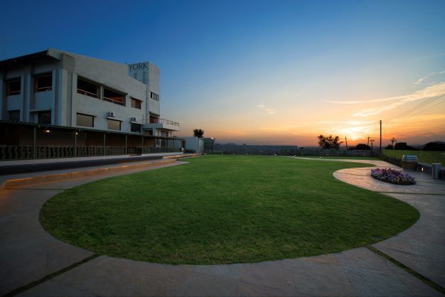 river-edge-by-escape-stays-a-couple-friendly-resort-nashik-big-3