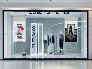 vibrant-retail-window-displays-small-0