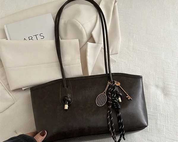 large-capacity-pendant-tote-bag-retro-korean-handbag