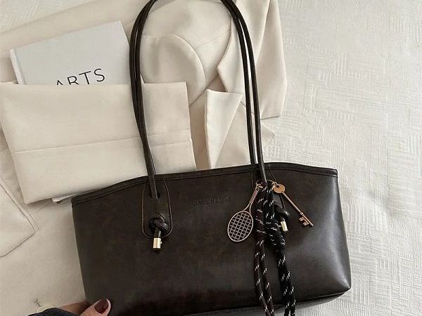 large-capacity-pendant-tote-bag-retro-fashion-handbag