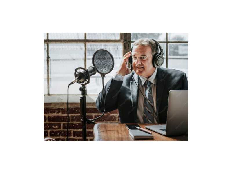 hire-movie-trailer-voice-over-artist-small-0