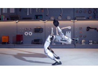 precision-engineering-g1-humanoid-robot-small-0