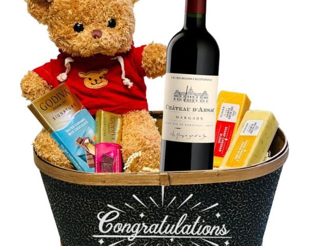 celebrate-success-with-a-premium-graduation-wine-basket