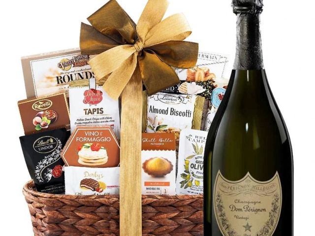 impress-clients-and-teams-with-elegant-corporate-champagne-gifts