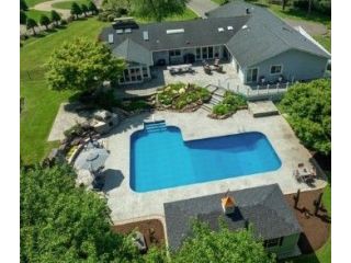 professional-realtors-serving-new-milford-small-0