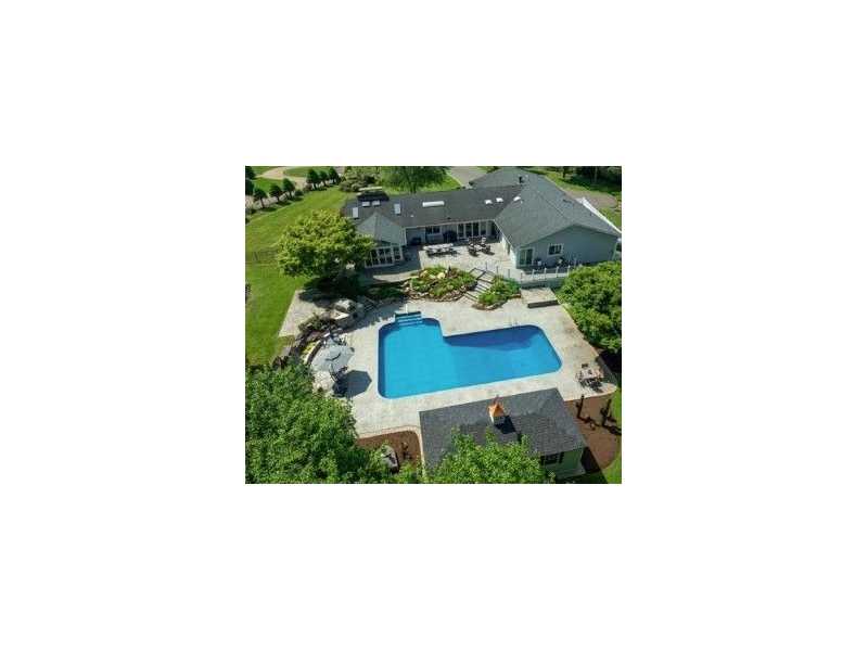 professional-realtors-serving-new-milford-small-0