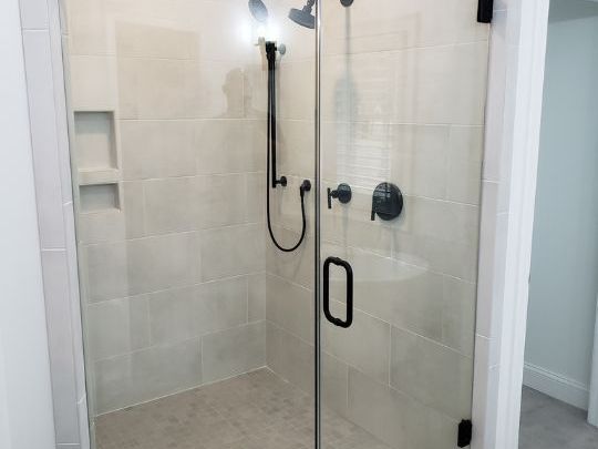 bathroom-remodeling-greenville-sc-mountain-creek-cabinets
