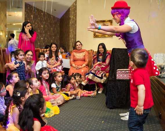 chicago-charming-magic-shows-for-weddings-festivals