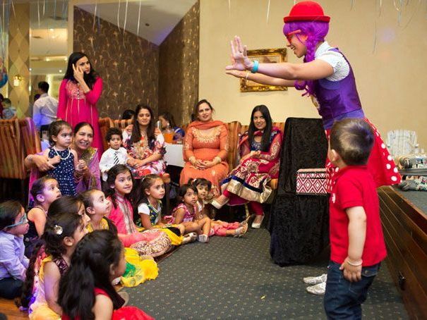chicago-charming-magic-shows-for-weddings-festivals