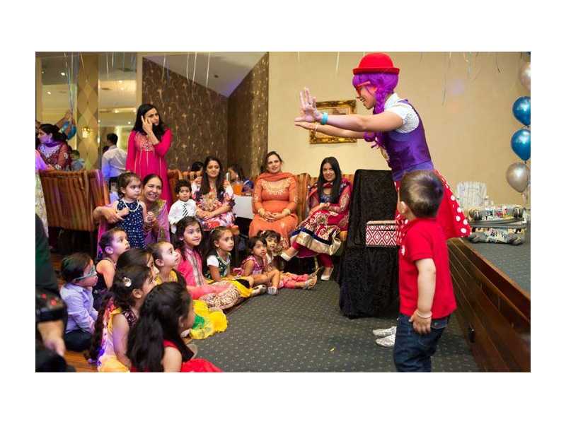 chicago-charming-magic-shows-for-weddings-festivals-small-0
