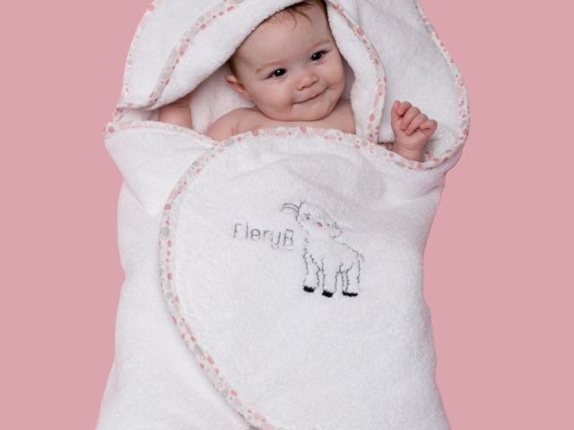 buy-pink-hooded-baby-towel-in-usa-soft-comfort-for-spring-season