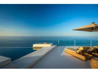 the-ultimate-ocean-experience-in-paradise-small-0