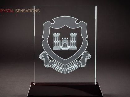 stunning-custom-glass-engraving-for-corporate-gifts