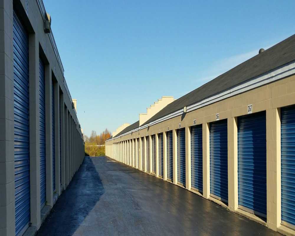 convenient-indoor-storage-with-high-ceilings