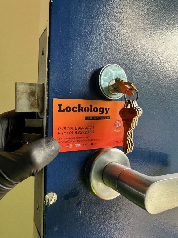 lockology-locksmith-big-1