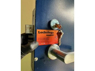lockology-locksmith-small-1