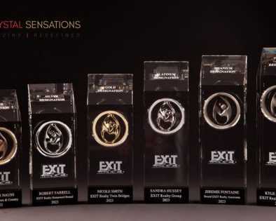 luxury-engraved-crystal-awards-for-corporate-recognition