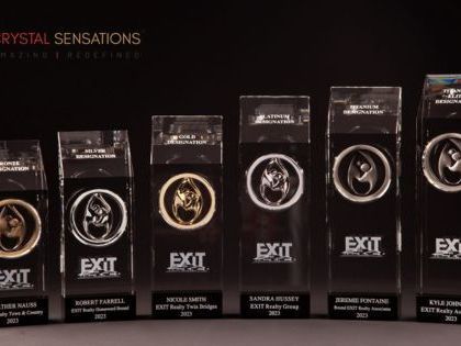 luxury-engraved-crystal-awards-for-corporate-recognition