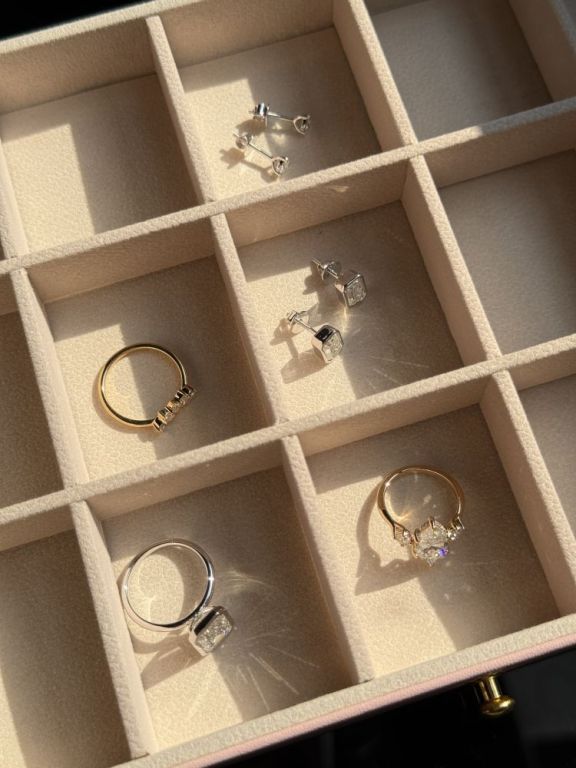 is-the-altered-carbon-jewelry-scam-or-real-big-0