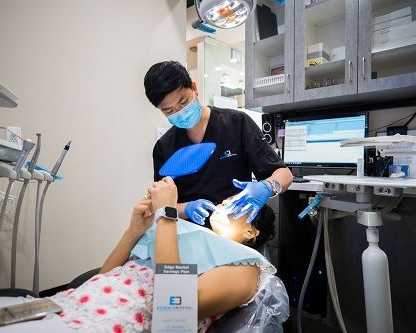 how-does-a-houston-dentist-perform-a-fluoride-treatment
