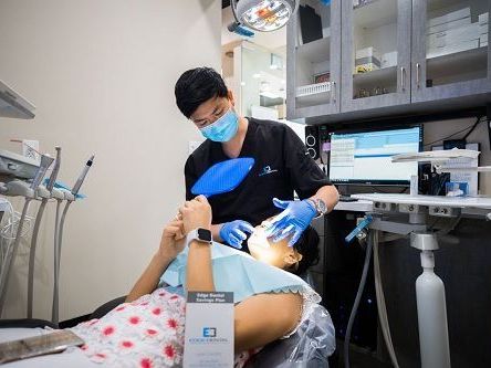how-does-a-houston-dentist-perform-a-fluoride-treatment