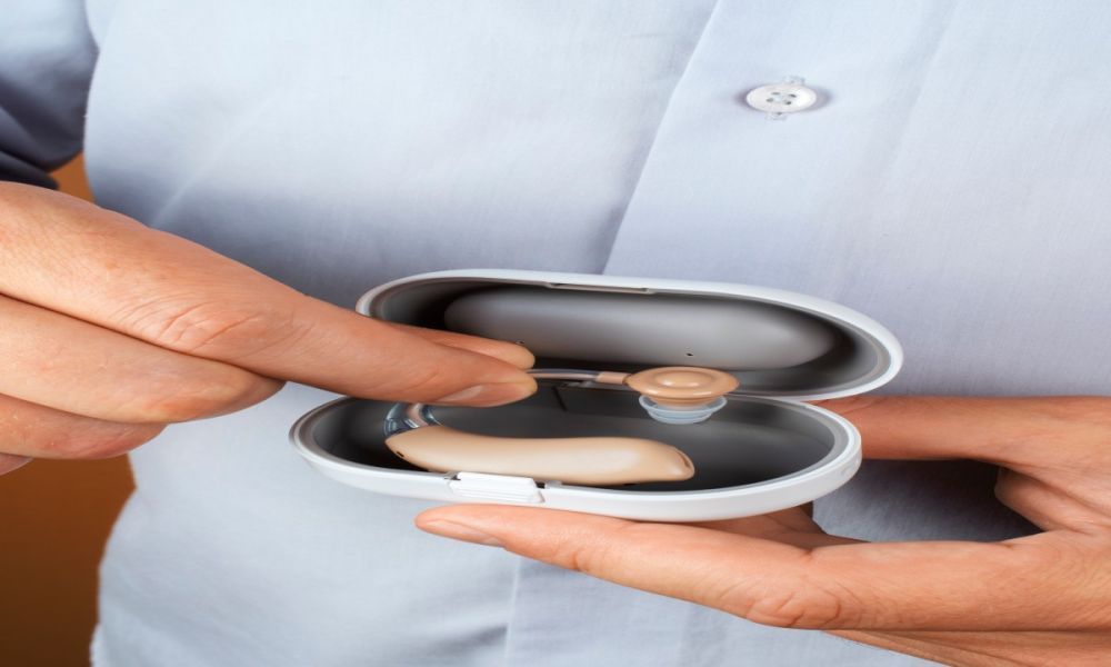 professional-audiologist-in-uk-for-complete-hearing-care-big-0