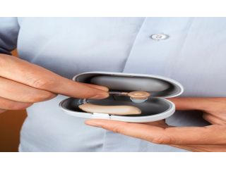 professional-audiologist-in-uk-for-complete-hearing-care-small-0