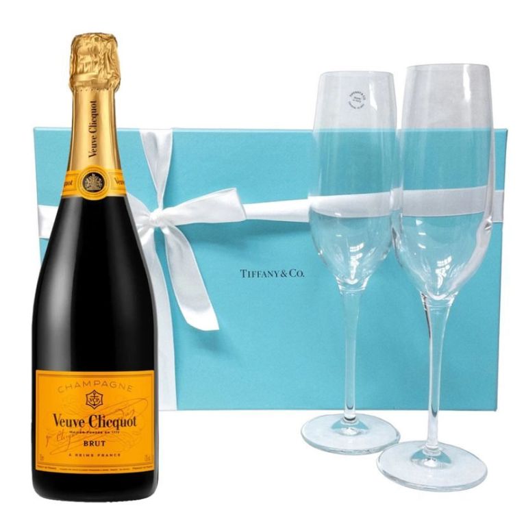 celebrate-success-with-a-graduation-wine-gift-basket-big-0