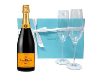 celebrate-success-with-a-graduation-wine-gift-basket-small-0