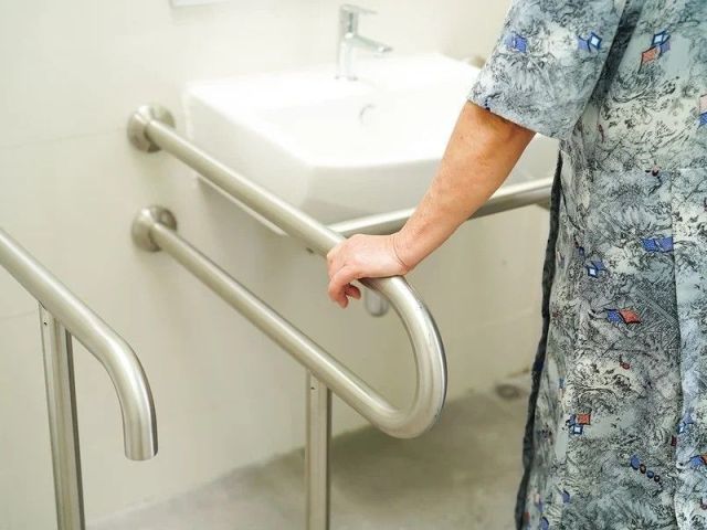 reliable-bathroom-safety-installations